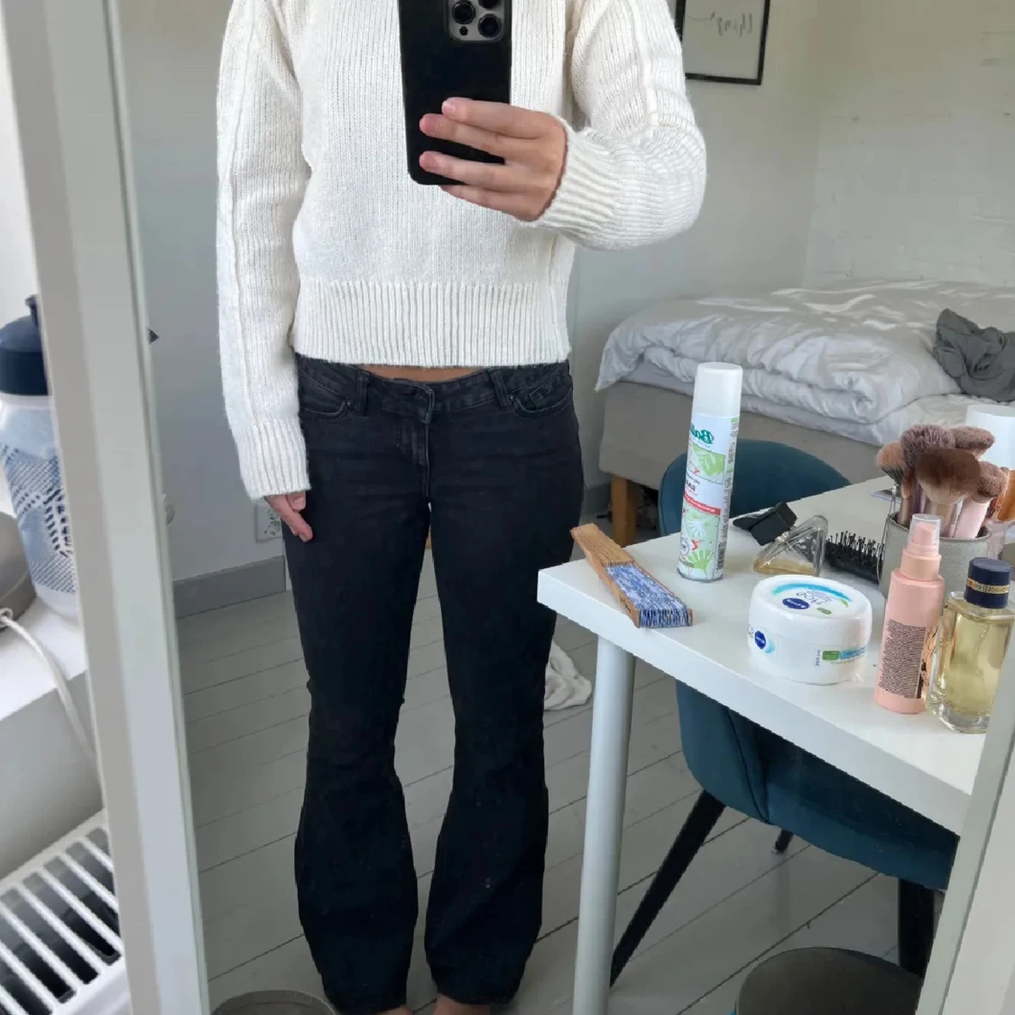 Svarta bootcut jeans från Veromoda - 1