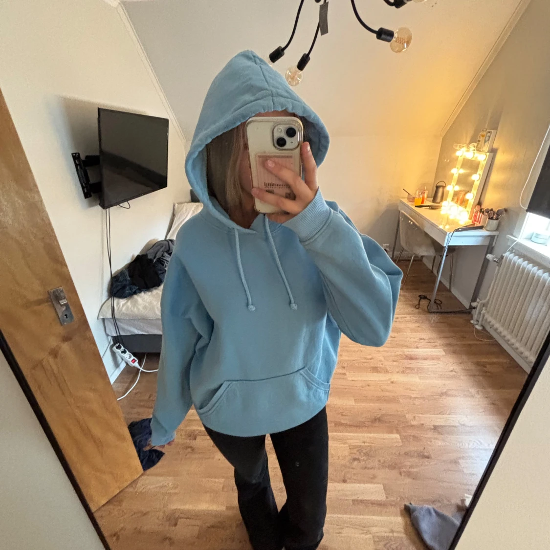 Ljusblå hoodie från BikBok