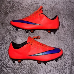 Nike mercurial vapor X elite sg - 9/10 condition, I’m Dutch so please all questions and offers in English. Payment can go through PayPal.