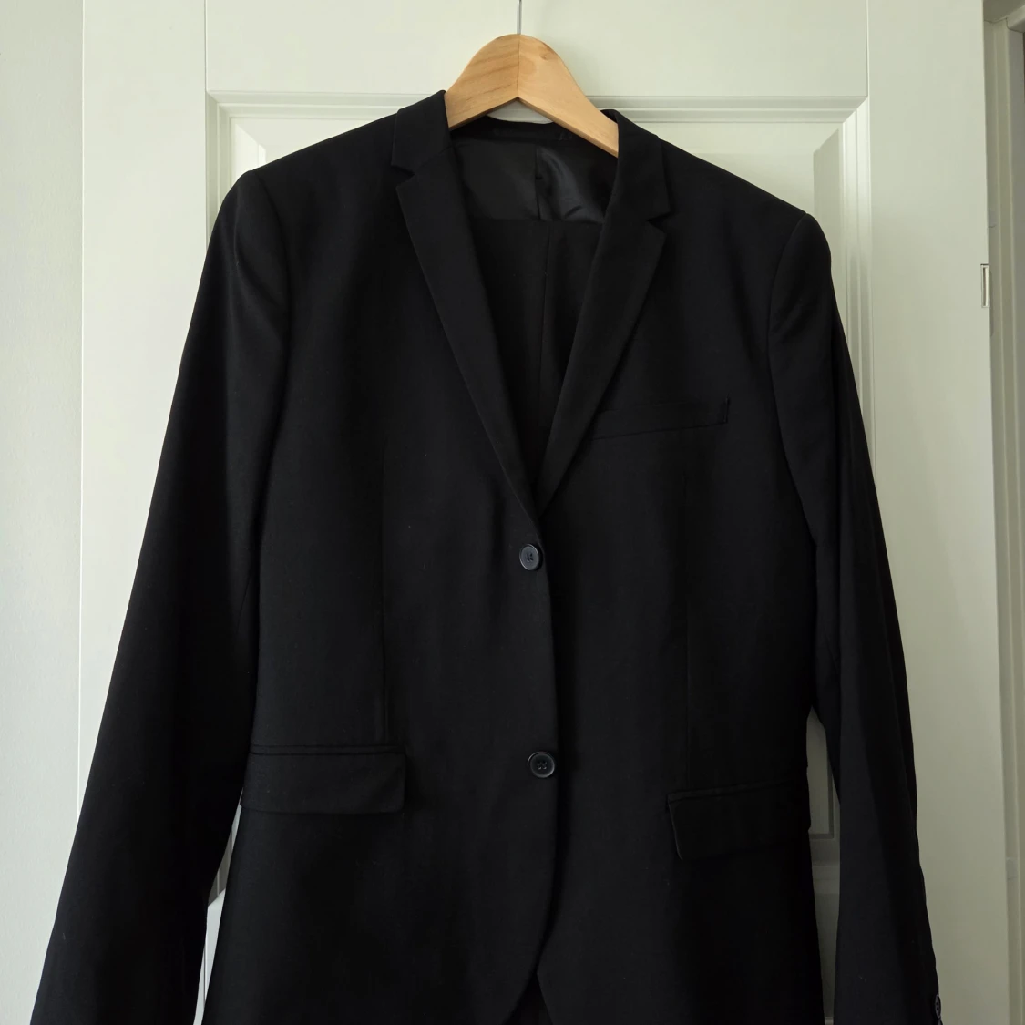 Svart kostym från H&M