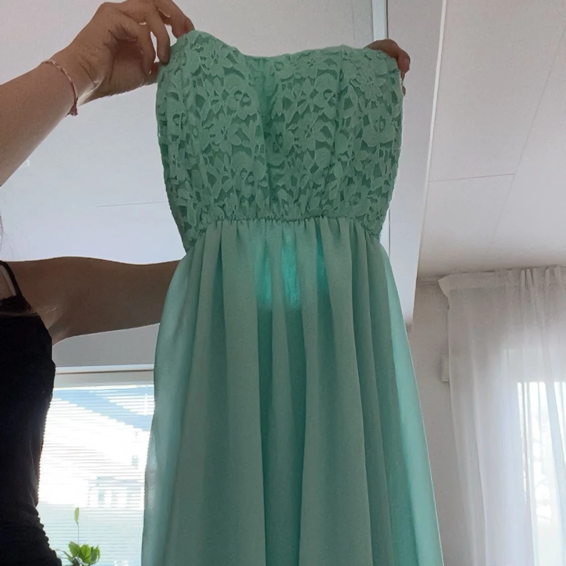 spetsklänning (kolla beskrivning - 1