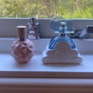 Två parfymer från Ariana Grande - Säljer två parfymer från Ariana Grande. (Båda är 30ml) ❤️ båda är använda!! Båda för 200!! 