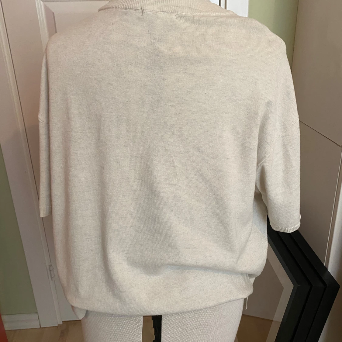 Beige kortärmad tröja från H&M - 1