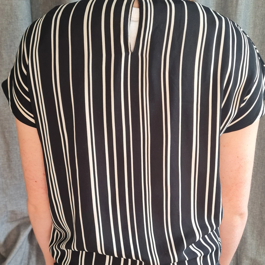 Svartvit randig blus från Lindex - 1