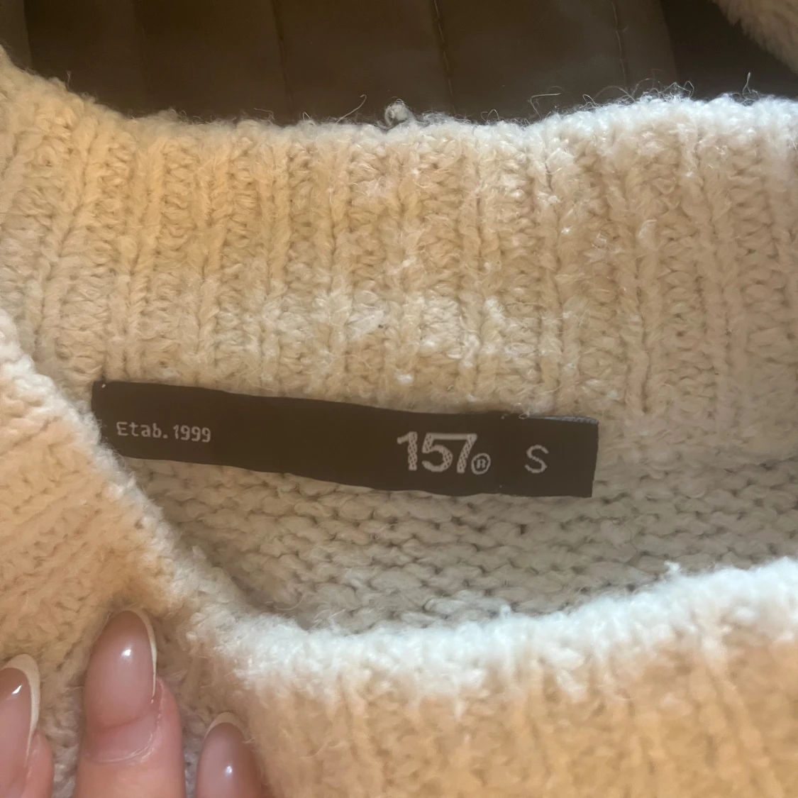 Beige stickad tröja från 157 - 1