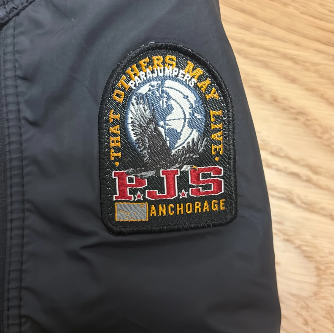 Svart cardigan med huva från Parajumpers - 4