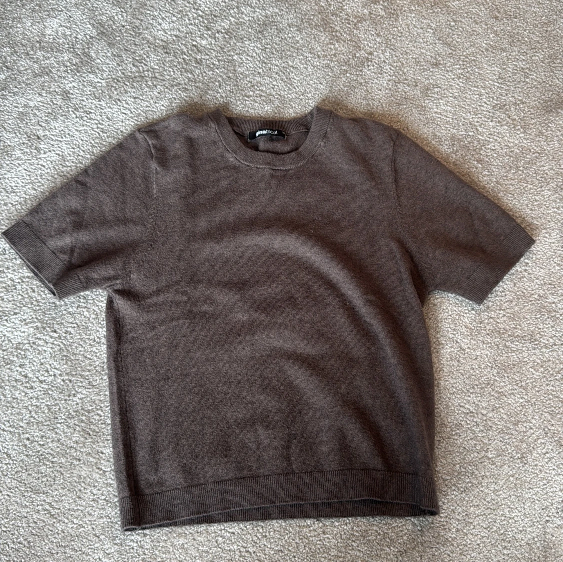 Brun kortärmad tröja från Gina Tricot