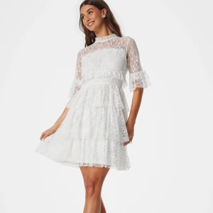 Studentklänning - Superfin studentklänning använd endast 1 gång🩷Storlek 36, vid fler bilder osv hör gärna av dig:)