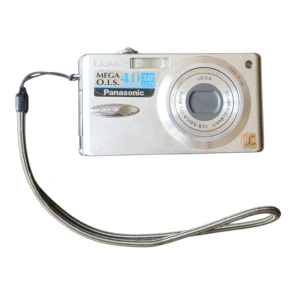 Lumix Digitalkamera  - Batteri medföljer, saknar minneskort! Tvek på hur bra den funkar, därav priset🙏