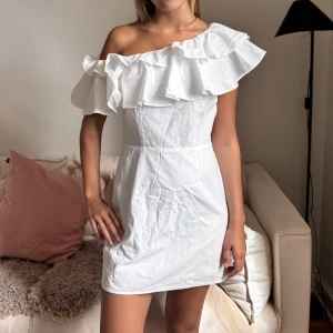 Klänning!  - Så fin klänning perfekt till student/skolavslutning