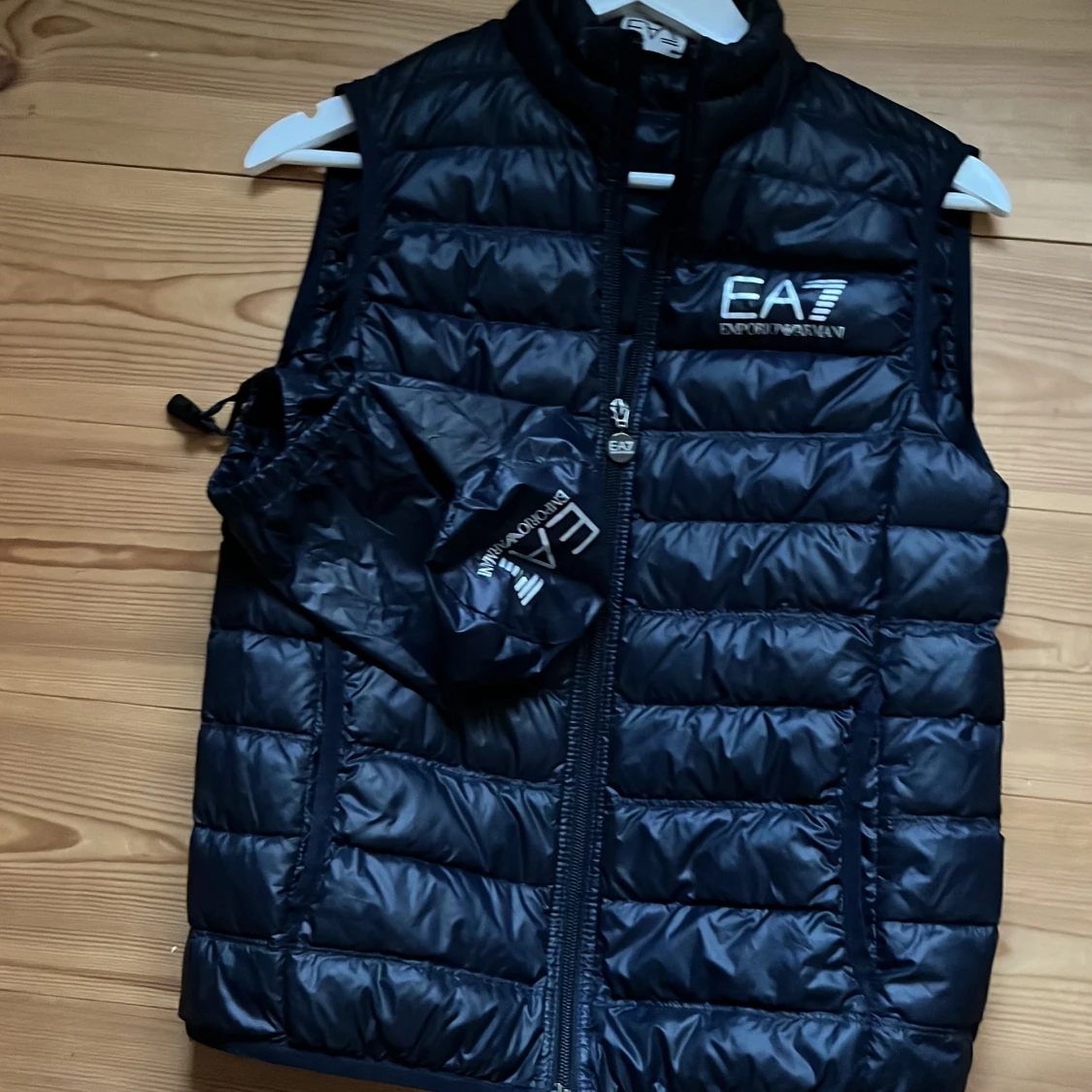 Fet Merin blå dunväst från EA7 - 2