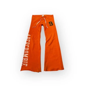 Vintage flare Abercrombie byxor - I am selling these vintage Abercrombie&Fitch flared pants in a size M. Write to me for measurements or other details💞