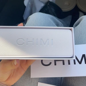 CHIMI BRUNA - chimi i 04. Brun. Super fint skick. 