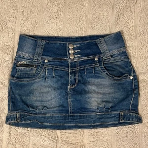 Jeanskjol  - Midjemått: 36cm 💖