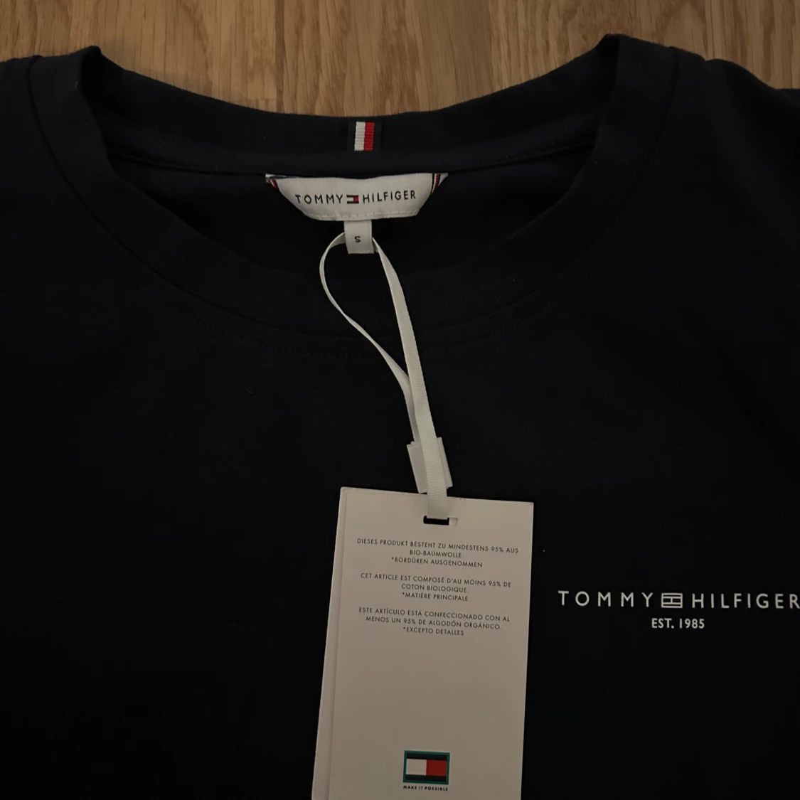 Svart t-shirt från Tommy Hilfiger - 2