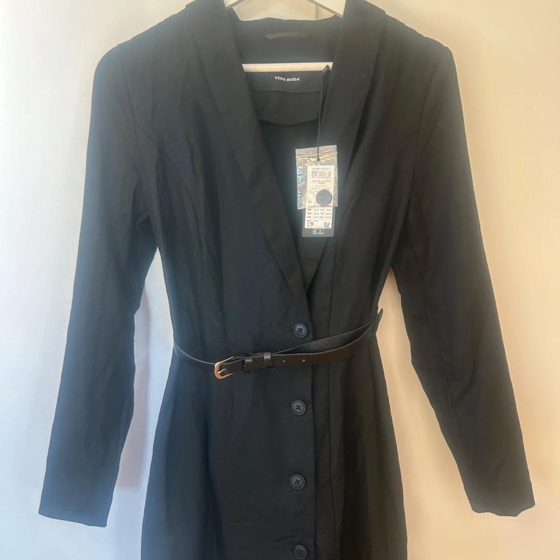 Svart skjort klänning med bälte från Vero Moda