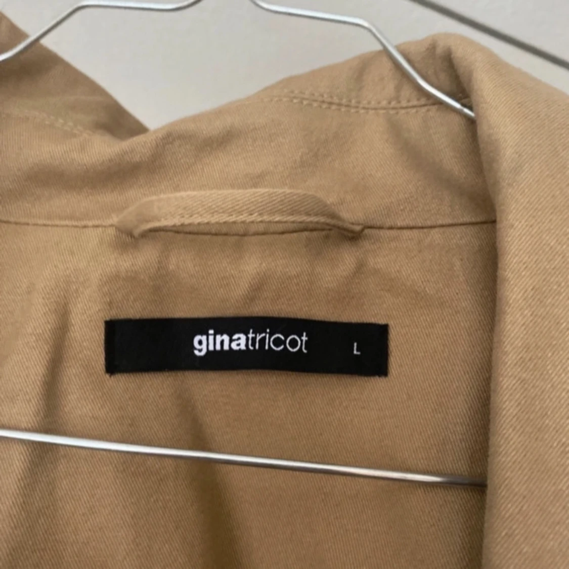 Beige kort trenchcoat Gina Tricot  - 3
