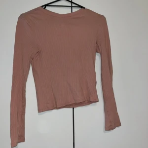 Pitkähihainen - Vaaleanpunainen pitkähihainen paita koko S. kaikai n 34cm, pituus n 50cm.Kissatalous Mikäli hinta ei miellytä tarjoa rohkeasti. Katsothan myös muut ilmoitukseni