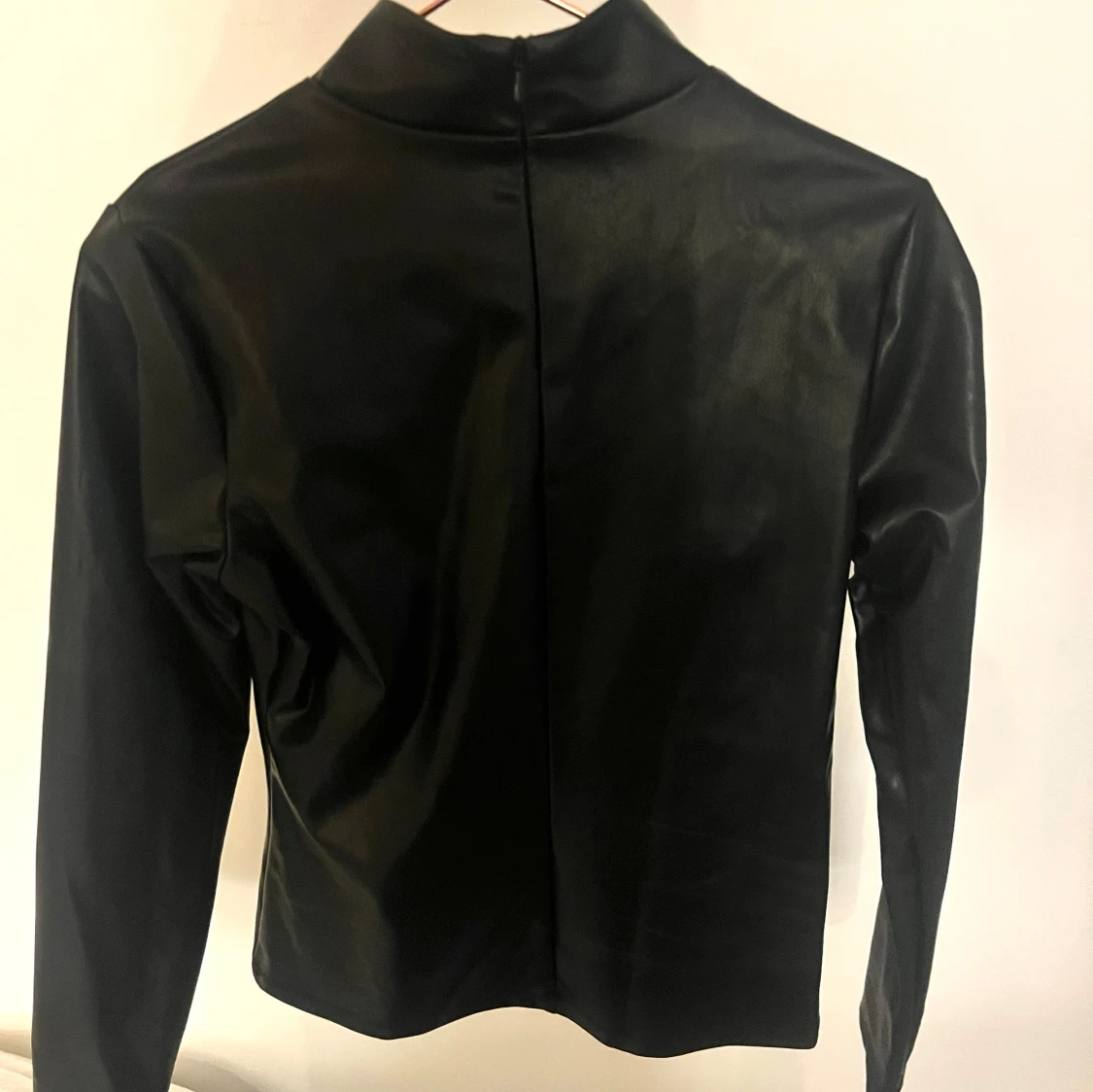 Svart skinntröja - 1