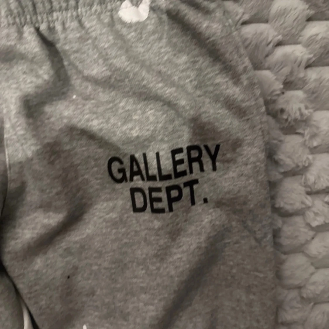 Grå mjukisbyxor från Gallery Dept. - 1