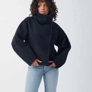 Kort jacka Gina tricot - Populär slutsåld jacka/kappa från Gina tricot i teddy material💕Perfekt för alla årstider