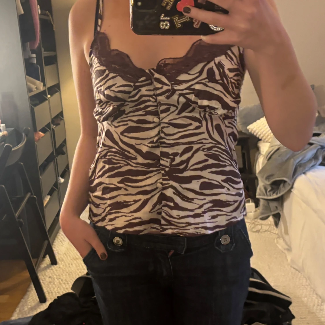 Zebramönstrad linne med spetsdetaljer - 3