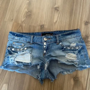 lågmidjade shorts - super snygga lågmidjade jeanshorts från tally weijl