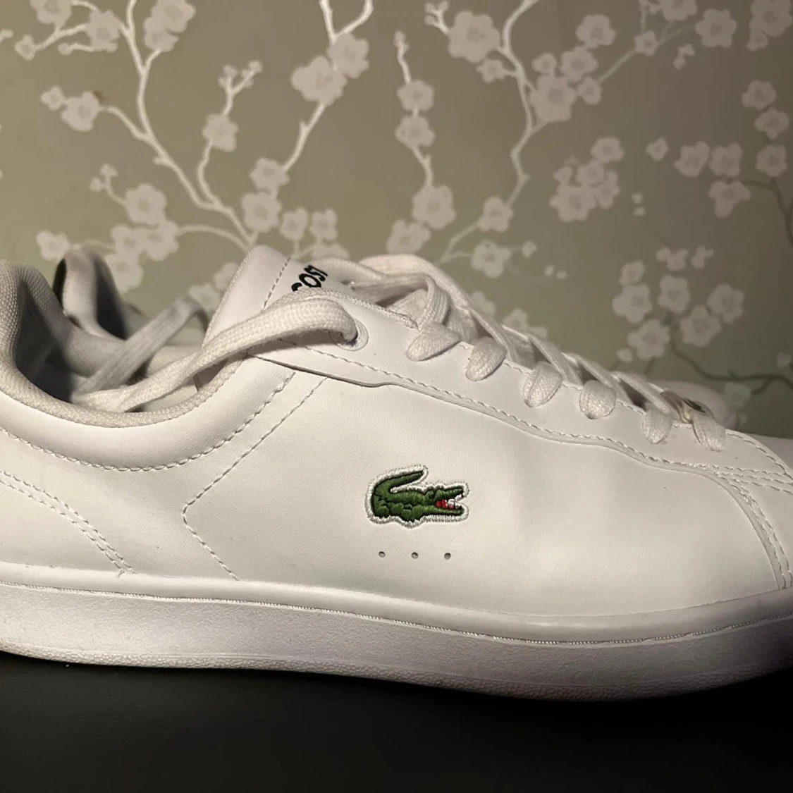 Vita sneakers från Lacoste - 1