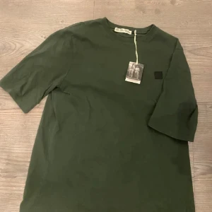 T shirt  - Nästan helt ny 