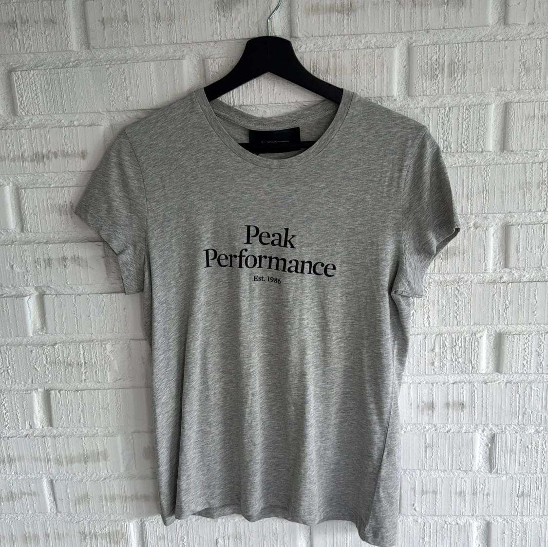 Grå t-shirt från Peak Performance - 2