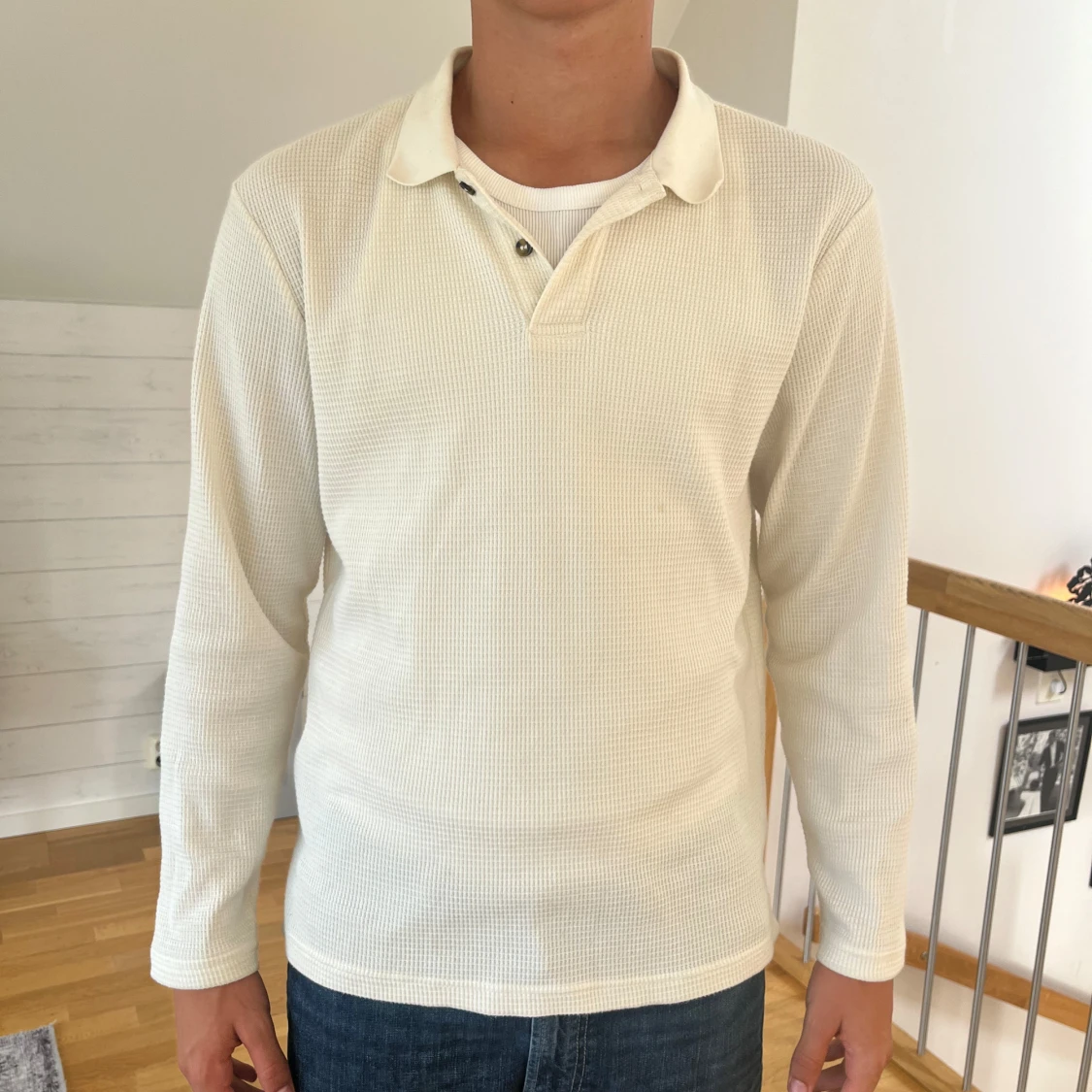 Ljusbeige tröja med krage - 1