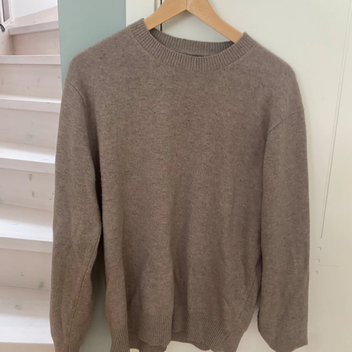 Beige stickad tröja Massimo Dutti