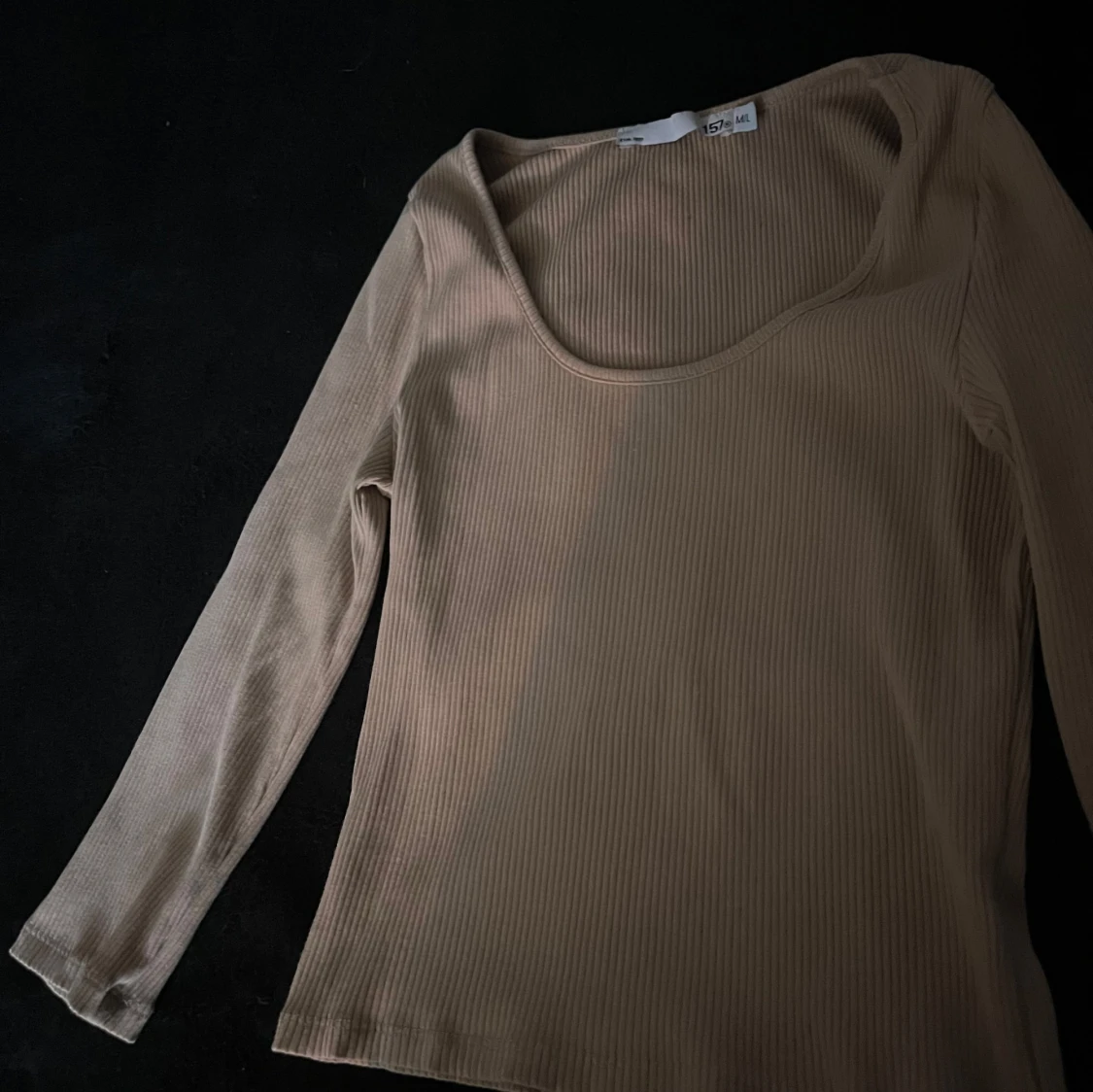 Beige ribbad långärmad topp 157