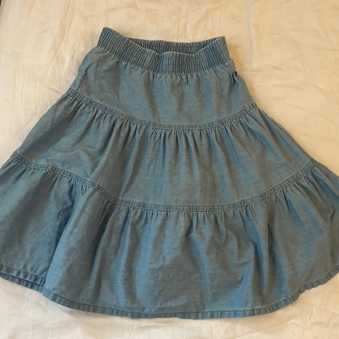 Blå volangkjol från Cat & Jack