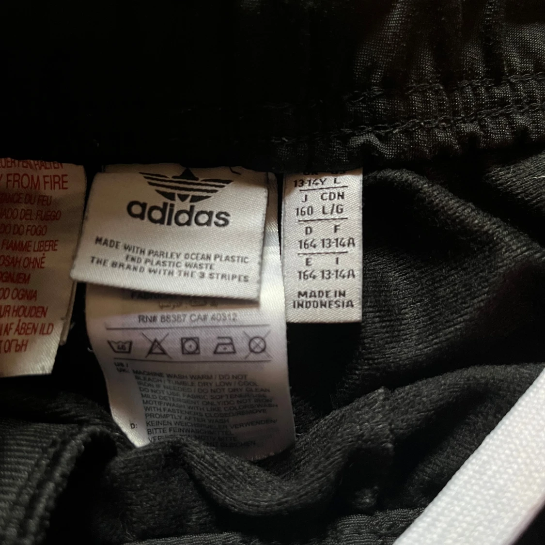 Svarta Adidas byxor med vita ränder - 2