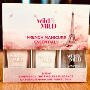 Wild&Mild French Manicure Essentials! - Wild&Mild French Manicure Essentials är ett komplett set för fransk manikyr med base-lack, tip-lack & top-lack i fin, plomberad kartong. 3 x 12 ml.