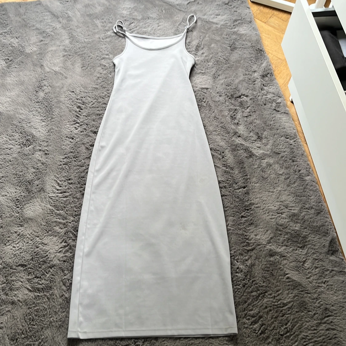 Ljusgrå långklänning - 1