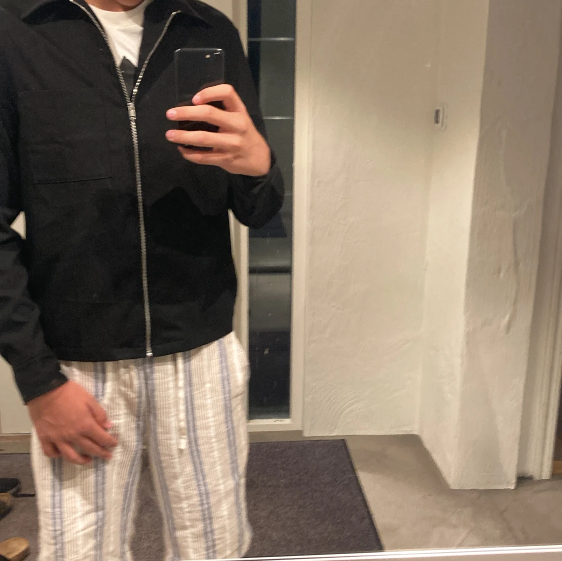 Svart overshirt från H&M med dragkedja