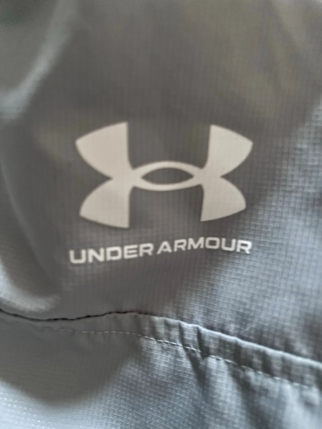 Ljusgrå vindjacka från Under Armour - 3