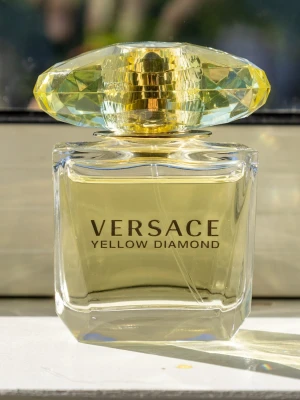 Versace - Yellow Diamond EdT 30ml - Säljer då jag har för många parfymer.