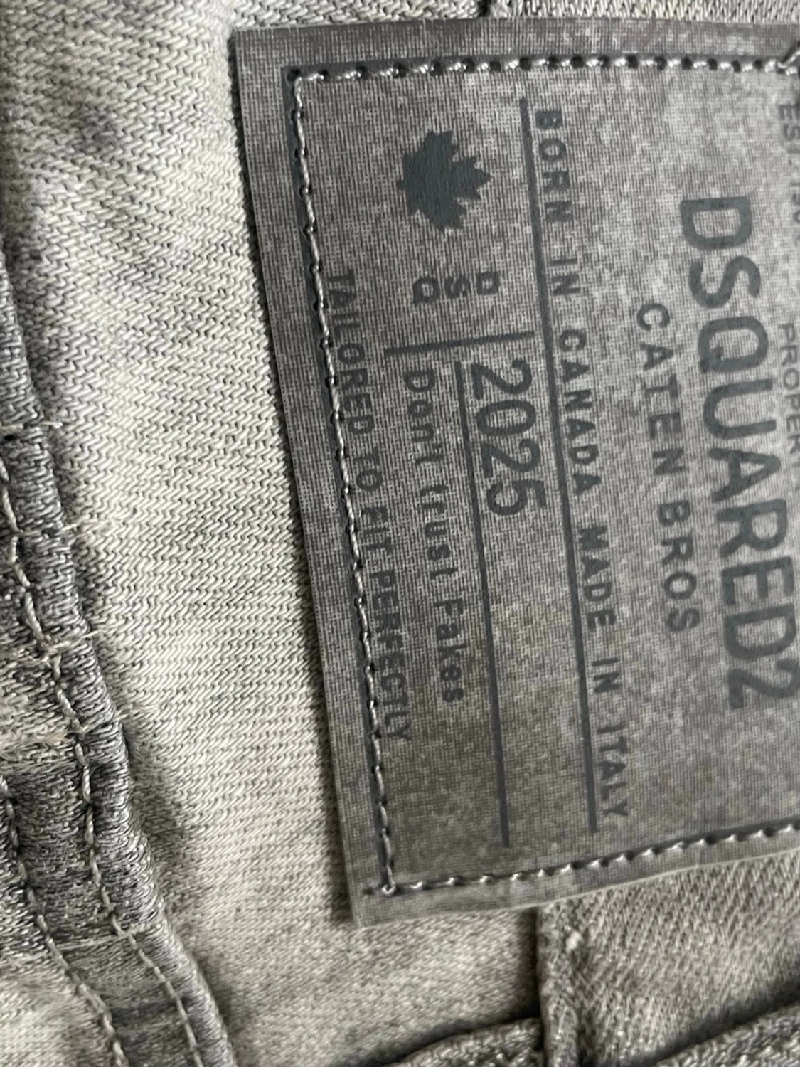 Gråa dsquared 2 jeans  - 2