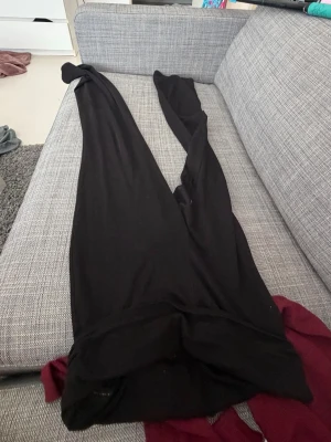 Yoga pants XS - Ett par yoga pants från Gina som nu slutats säljas hos Gina. Dock ett litet hål som snabbt gå och sy ihop
