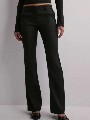Low waist linen flare pants - Oanvända från Nelly, perfekt att ha under sommaren eller för lite finare tillfällen👌🏻Tveka inte att skriva om du har övriga frågor💗
