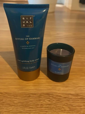 Body cream och doftljus - En body cream och doftljus från Rituals. Går att få separat, det är bara att skriva isf:) Krämen är bara öppnad för att dofta på den och ljuset är aldrig använt.