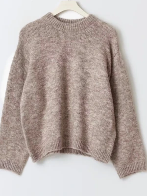 Beige och grå stickad tröja - Säljer denna gosiga stickade tröja från Ginatricot!!🤗☺️🥰💓