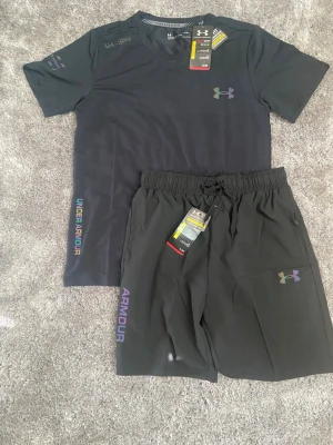 Under Armour Set - Säljer ett helt nytt under armour set! 