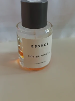 Hotter mimosa essnce  - Se bild för mängd. Stått förvarad mörkt. 