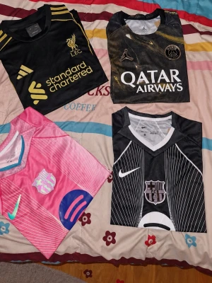 Fotbollströjor - Slim fit fotbolls tröjor 2 för 550 1 för 300