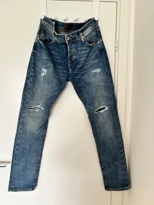 Jack & Jones slitna jeans - Jack & Jones slitna jeans använd fåtal gånger