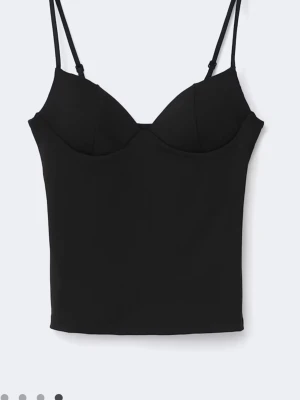 Festtopp - Säljer en snygg o populär topp från gina. Oanvänd och prislapp kvar💕Orginalpris 299kr